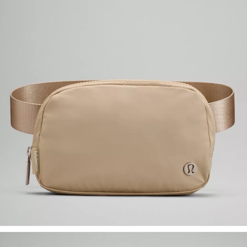 NWT Lululemon everywhere belt bag beige trench